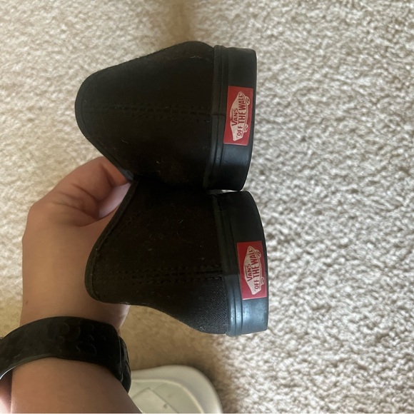 Vans - Picture 2 of 5